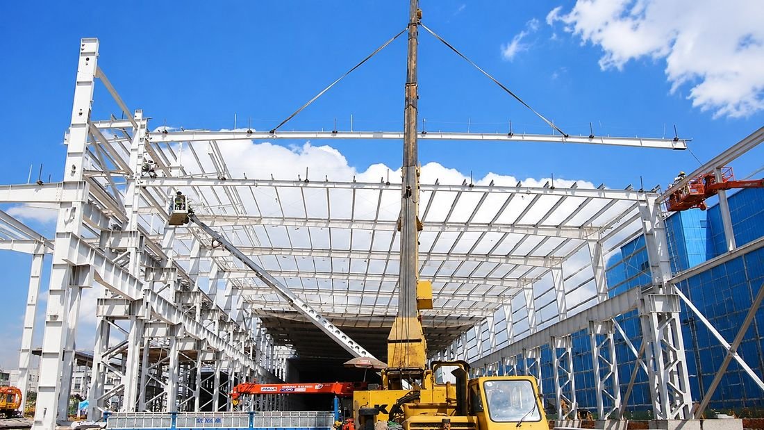 Kinetic Engineering structural steel erection with tower crane